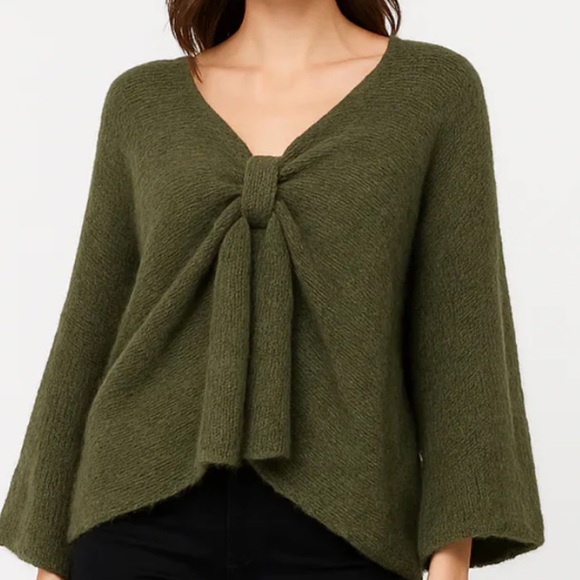 MADE IN ITALY Elegant Cream Women's Sweater - Picture 2 of 3